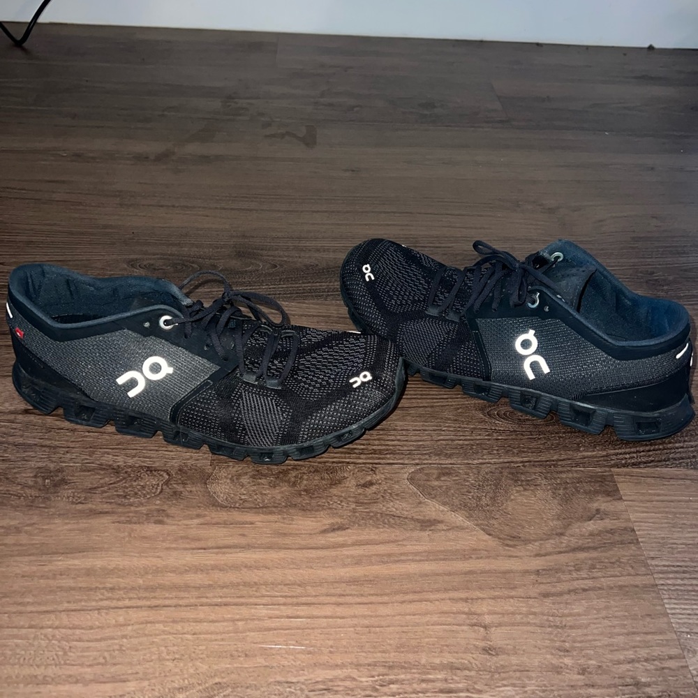 Black On Cloud Running Shoes Black Sz 9 women’s
